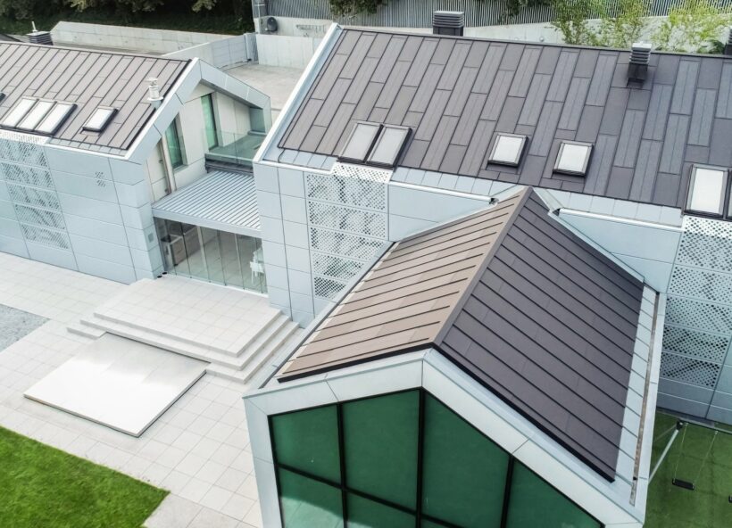 Realizacja zintegrowanego dachu fotowoltaicznego SOLROOF w Krakowie