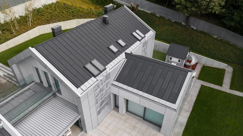 Integruoto fotovoltinio stogo SOLROOF įgyvendinimas Krokuvoje