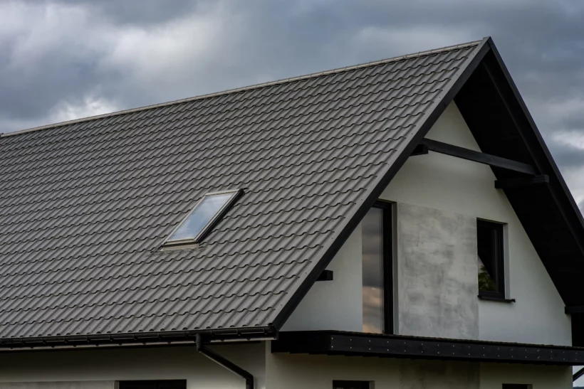 Pokrycia na dach dwuspadowy  – blachodachówka, trapez czy rąbek?